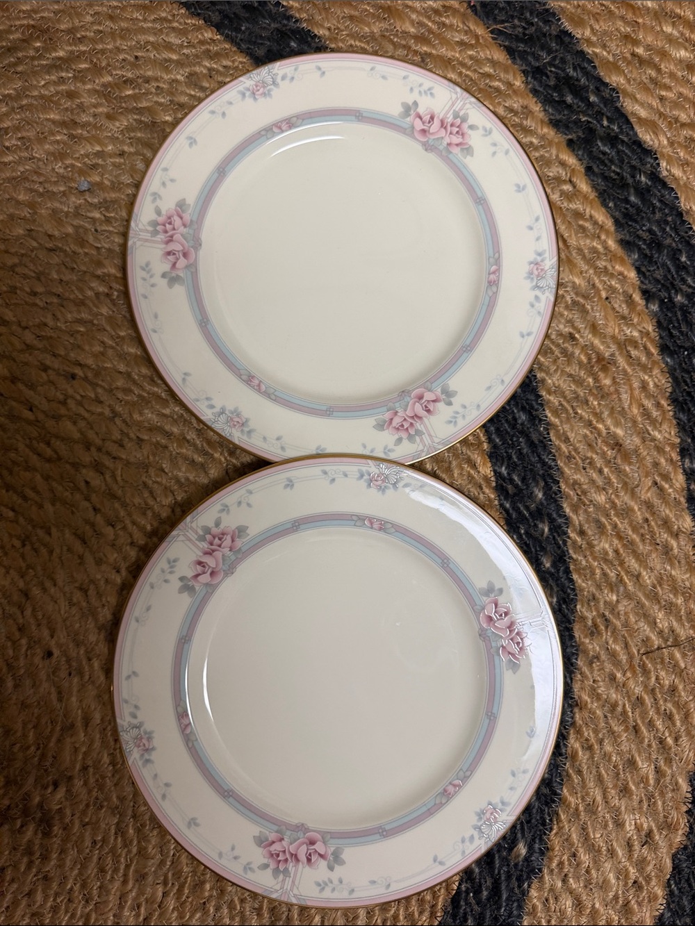 Set of 2 Noritake bone china plates.